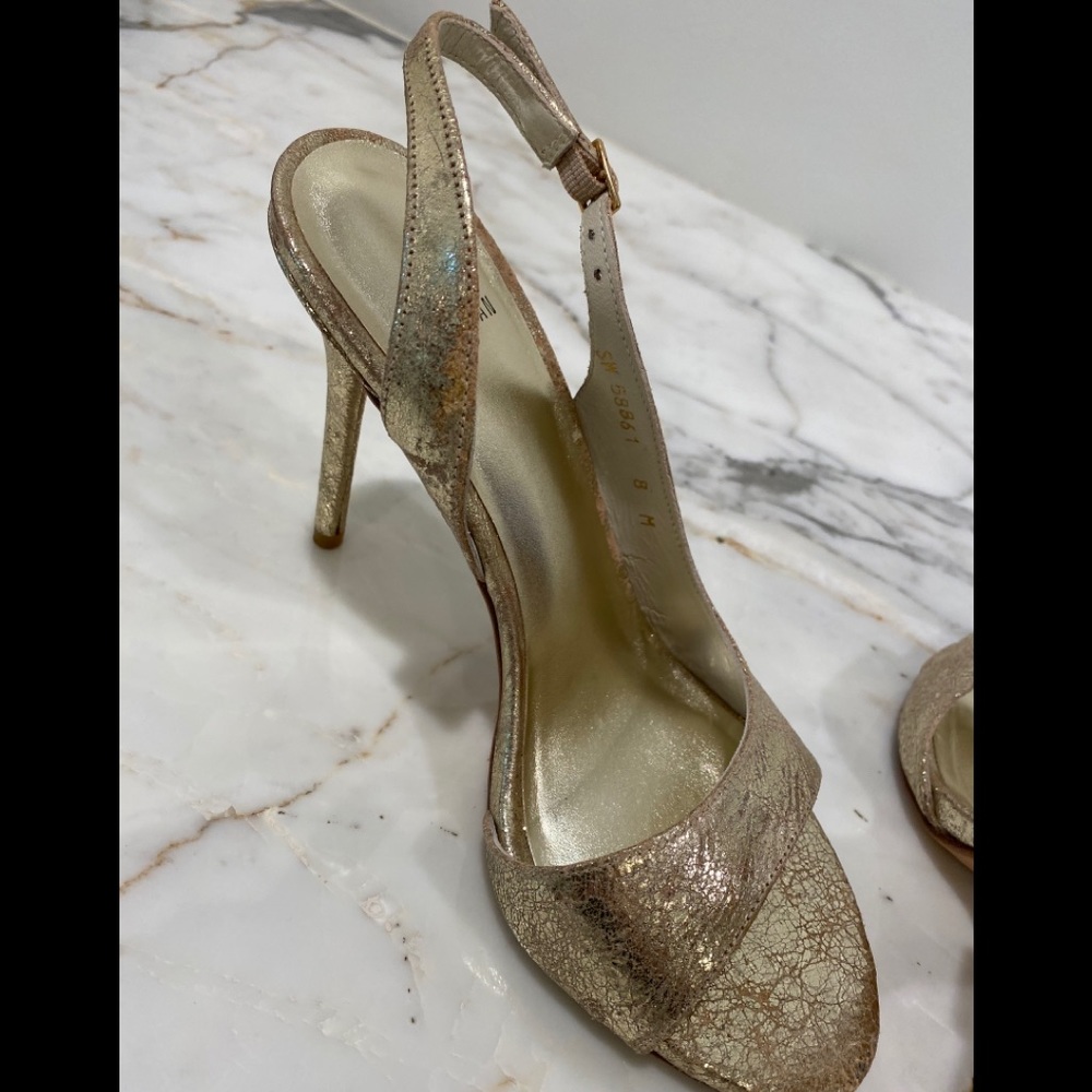 Stuart Weitzman Cracked Gold Leather Sandal Size 8 - Picture 6 of 11